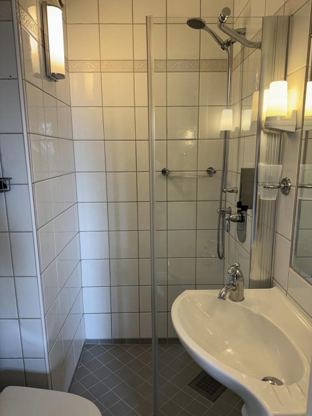 Hotel Tanum Gestgifveri Tanumshede Esterno foto
